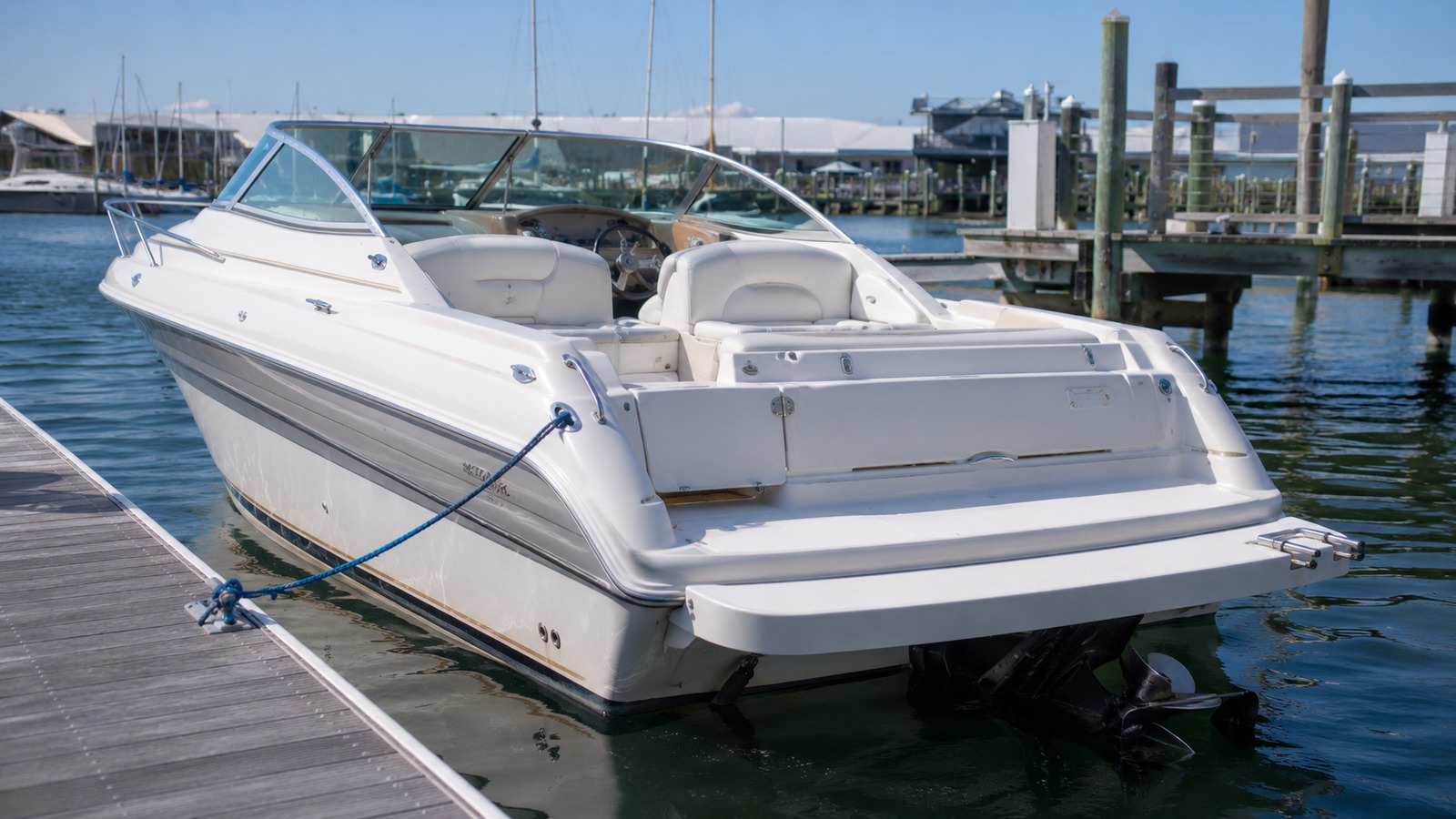 sea ray 225 weekender stern quarter dockside 08