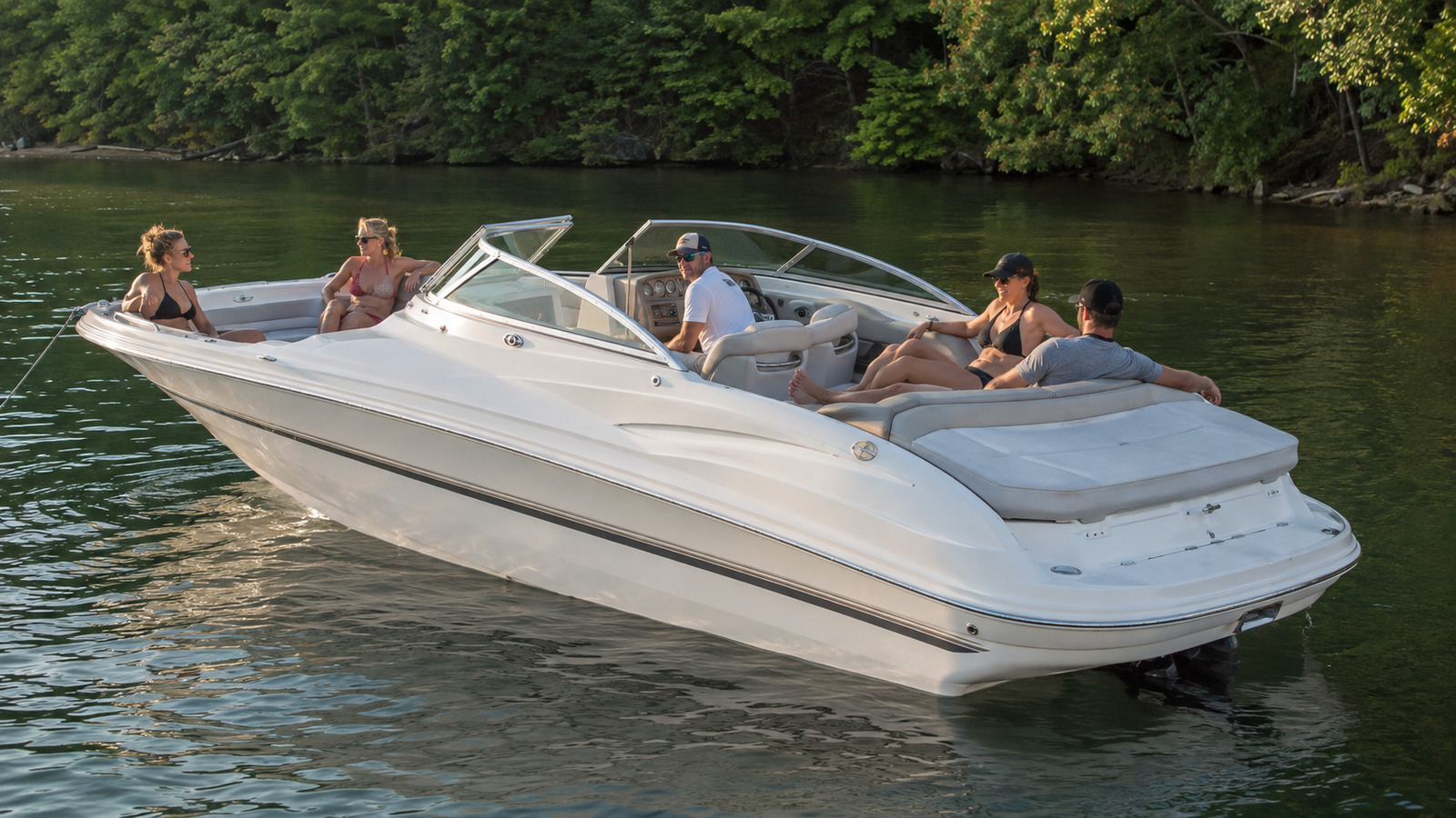 sea ray 230 sport anchored cove 01