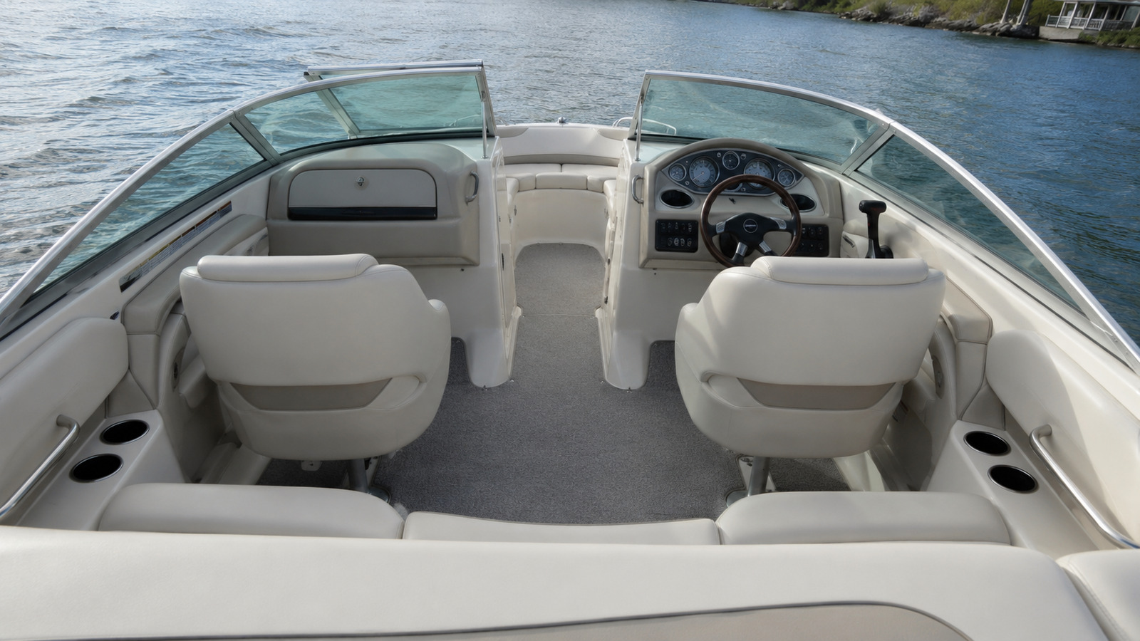 sea ray 230 sport cockpit to bow view 01