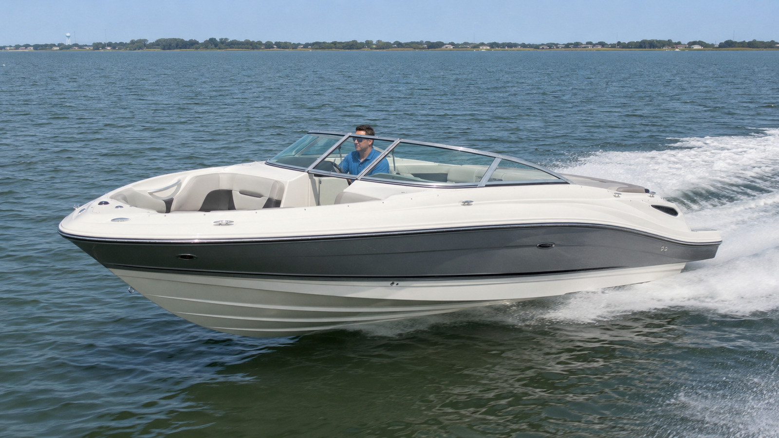 sea ray 230 sport front quarter running 01