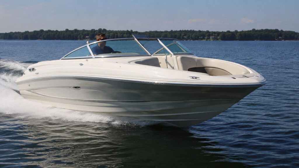 sea ray 230 sport running hero 01
