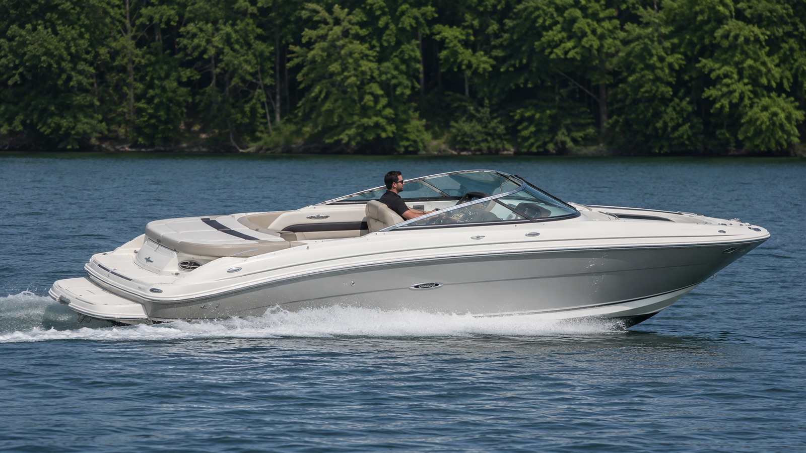 sea ray 230 sport side profile running 01