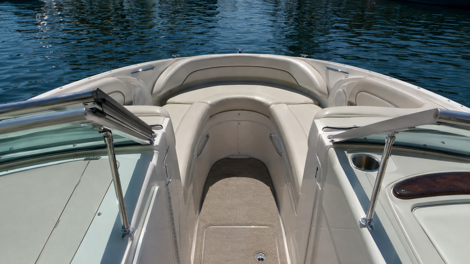 sea ray 230 sundeck bow lounge wide 07