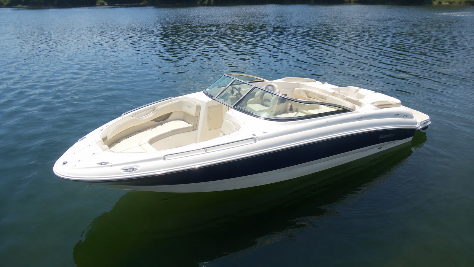 sea ray 230 sundeck elevated exterior 06