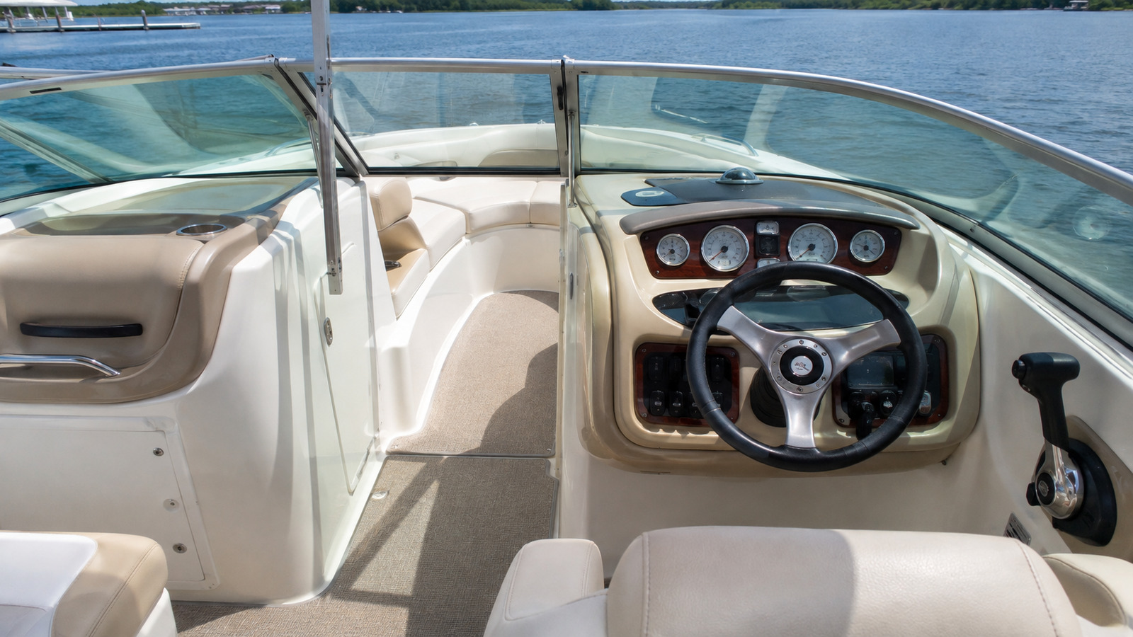 sea ray 230 sundeck helm detail 09