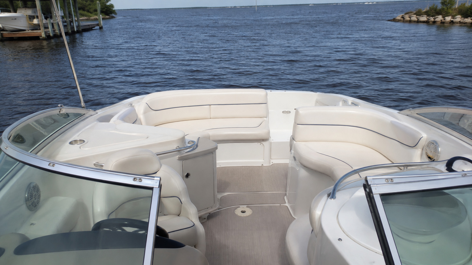 sea ray 230 sundeck transom seating 10