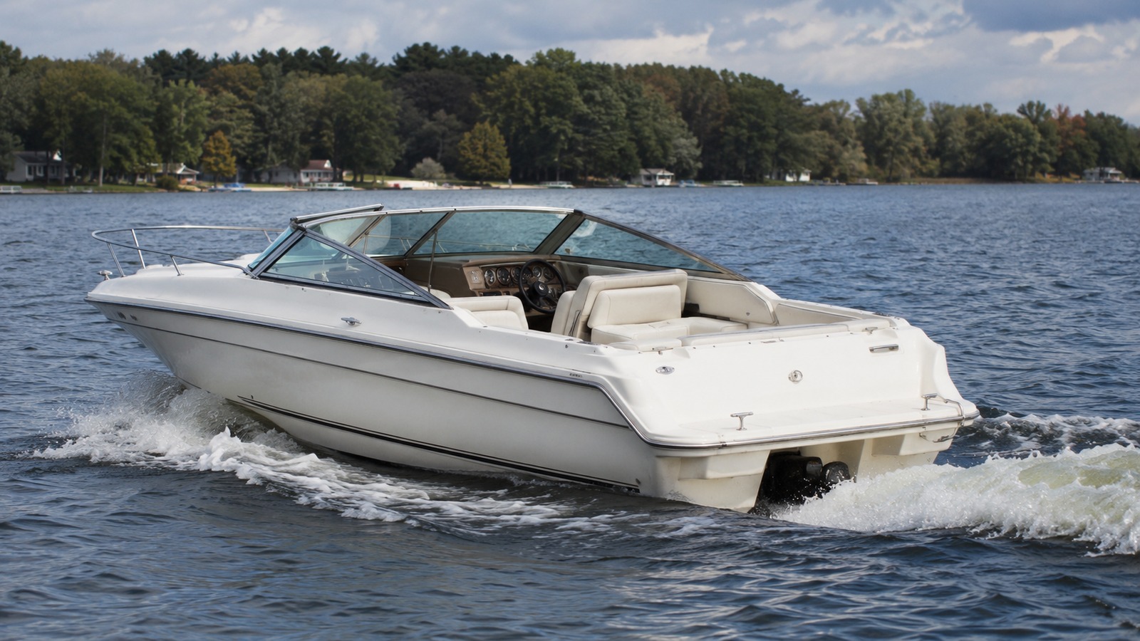 sea ray 230 weekender rear quarter running 03