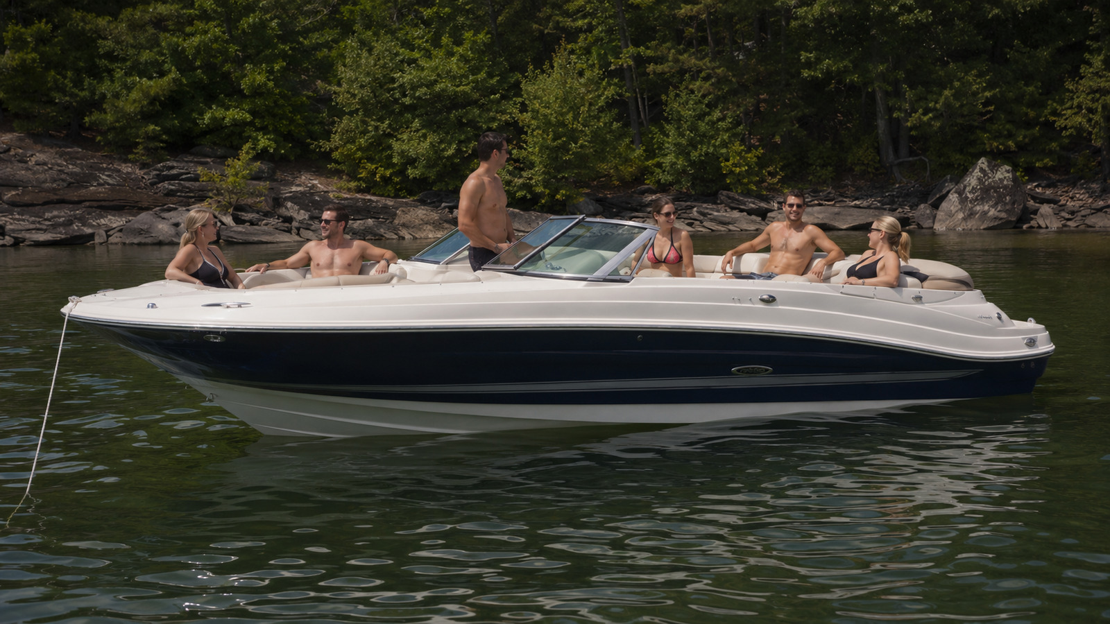 sea ray 240 sport anchored cove 01