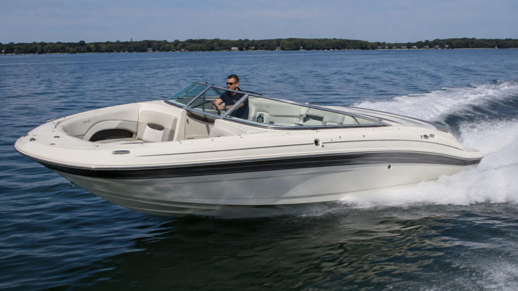sea ray 240 sport running hero 01