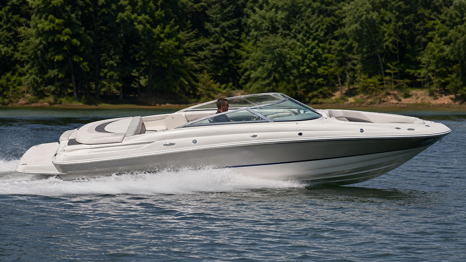 sea ray 240 sport side profile running 01