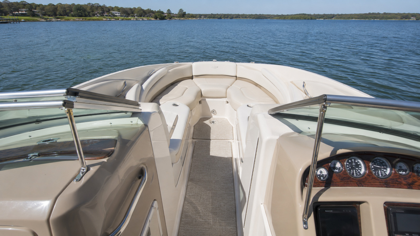 sea ray 240 sundeck bow lounge wide 07
