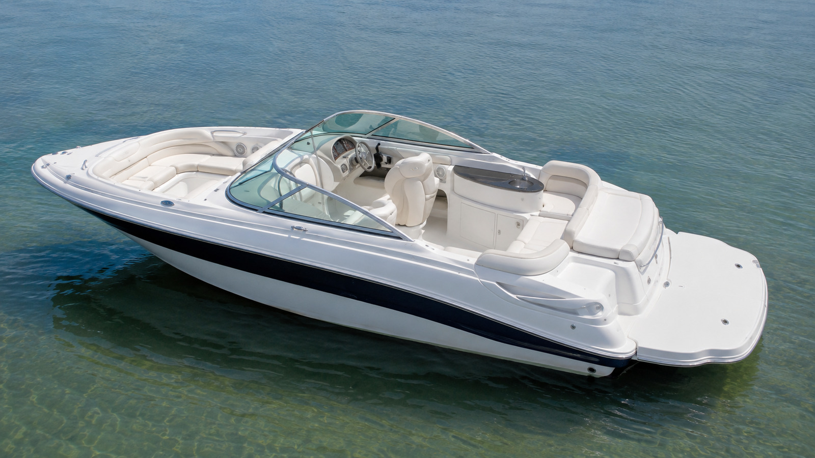 sea ray 240 sundeck elevated exterior 06