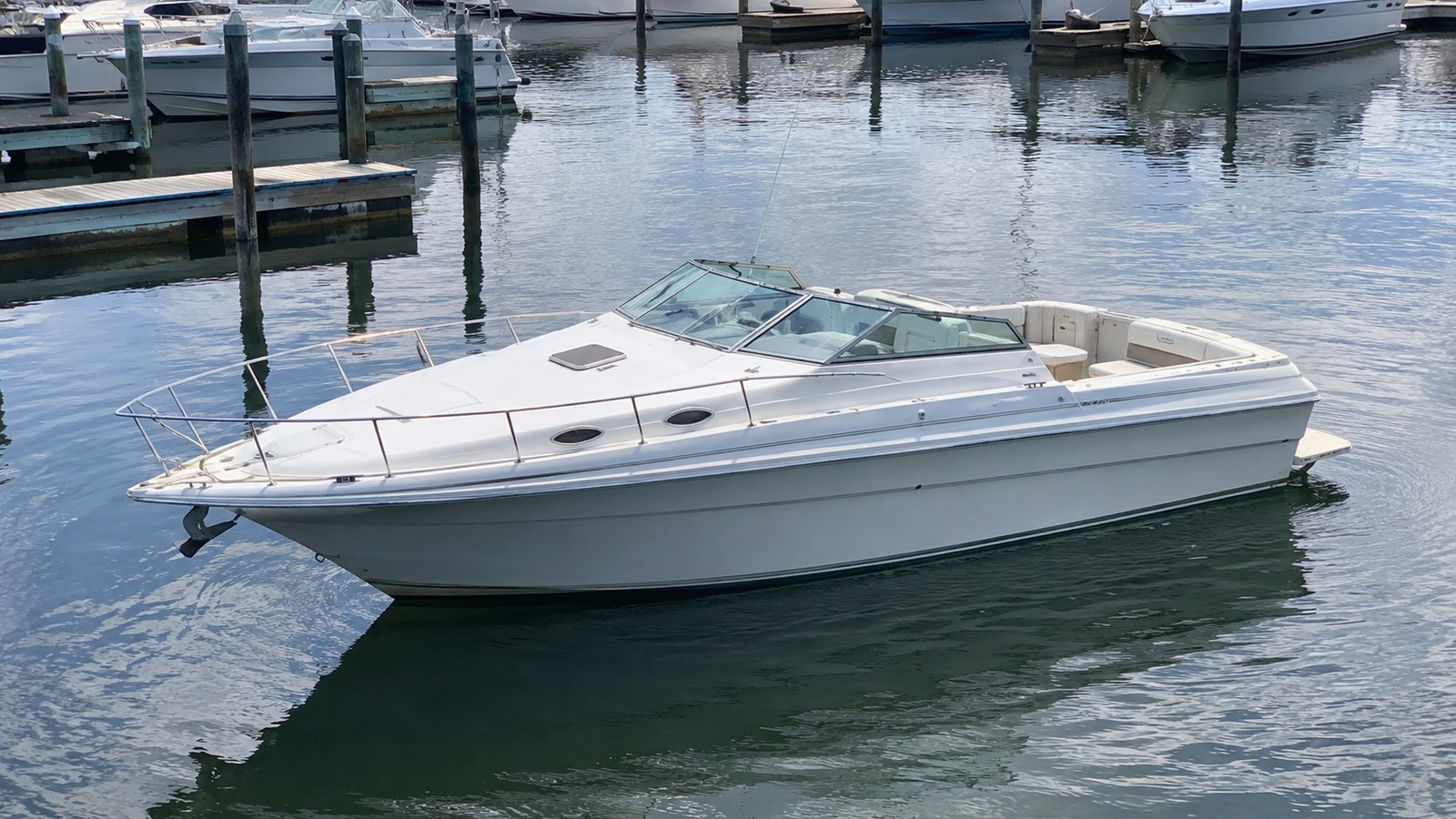 sea ray 240 weekender elevated exterior 09