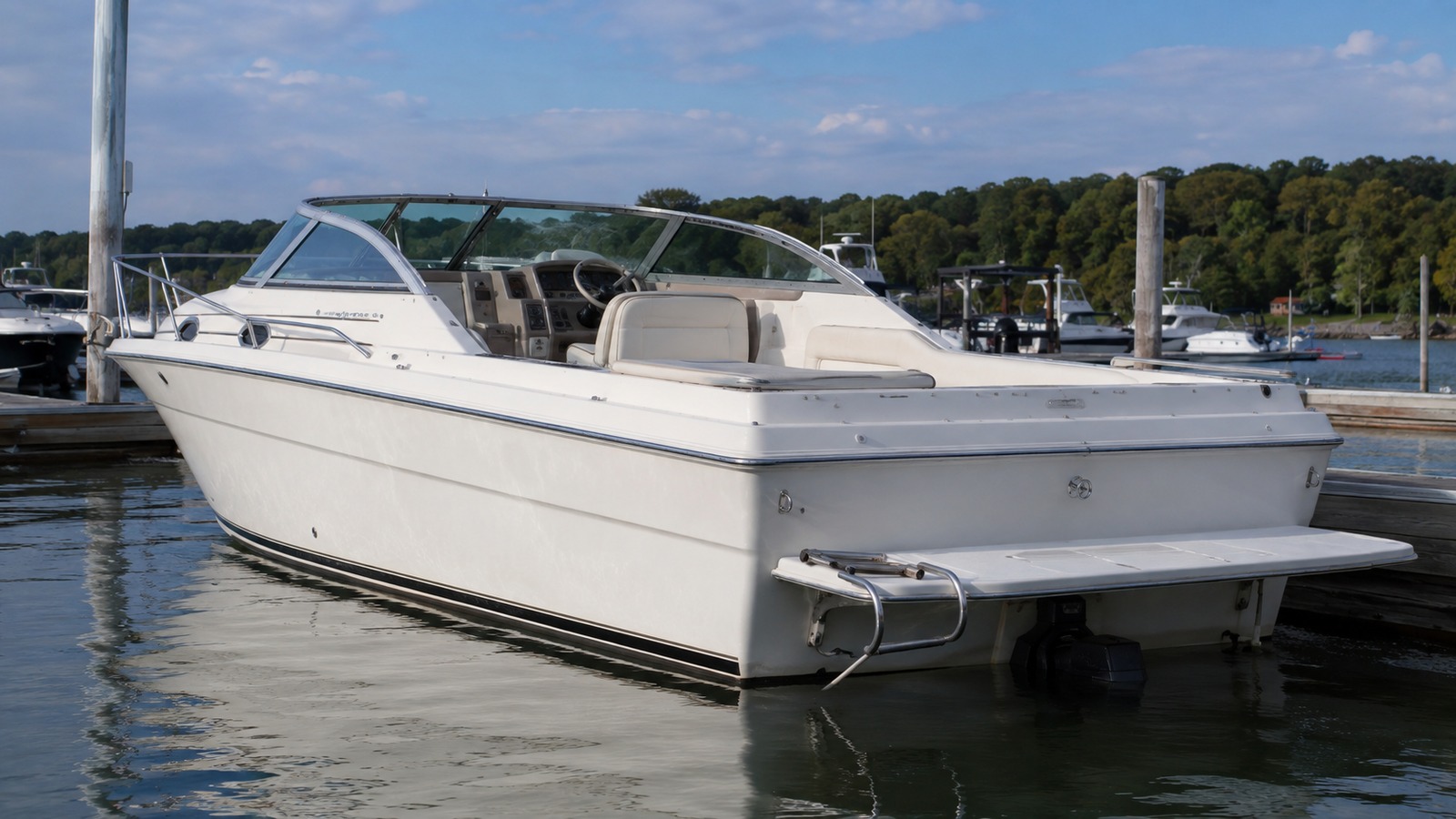 sea ray 240 weekender stern quarter dockside 08
