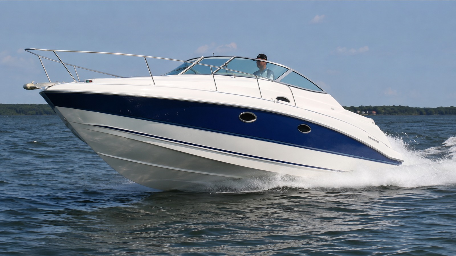 sea ray 245 express cruiser front quarter running 02