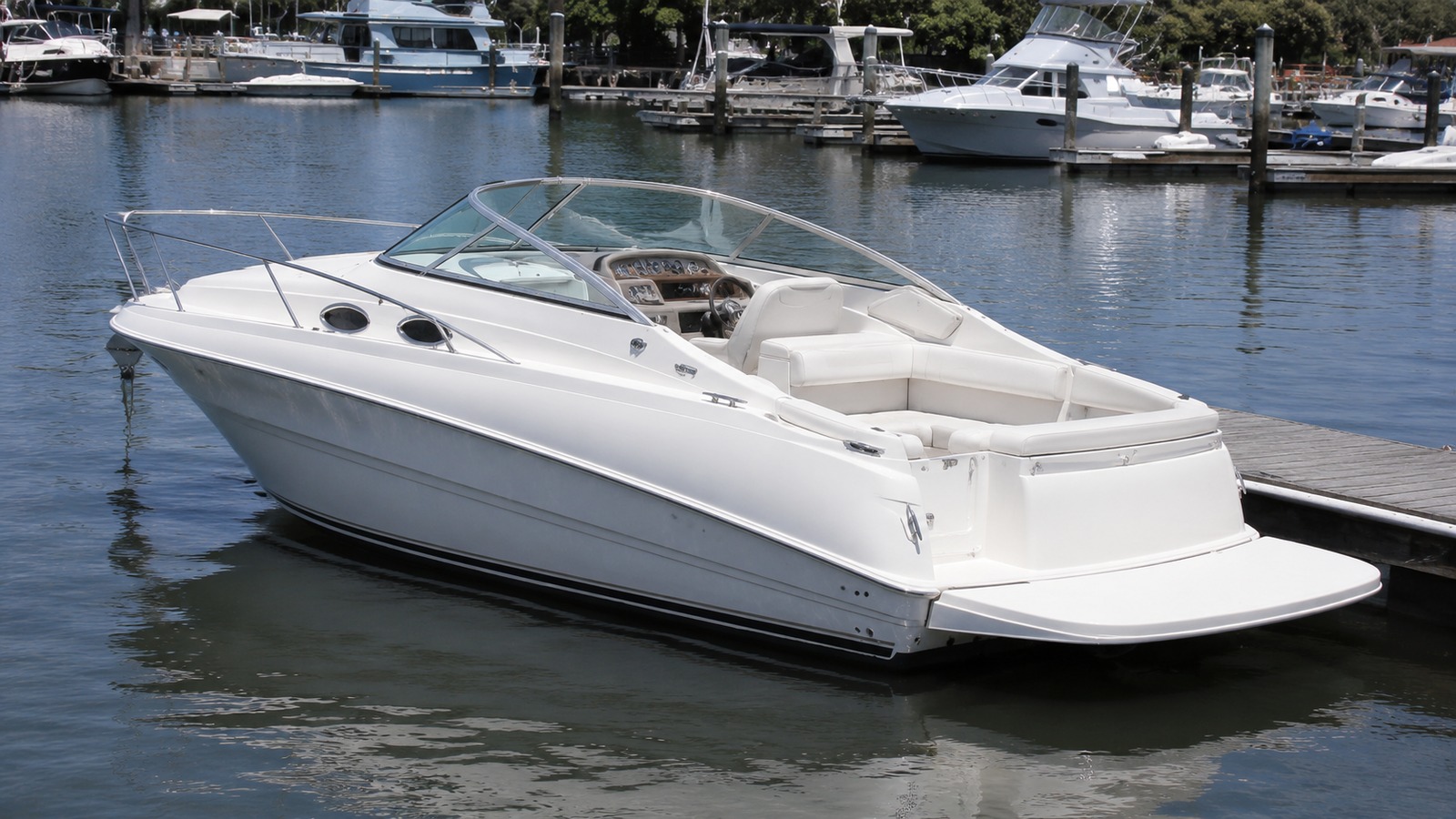 sea ray 245 weekender elevated exterior 09
