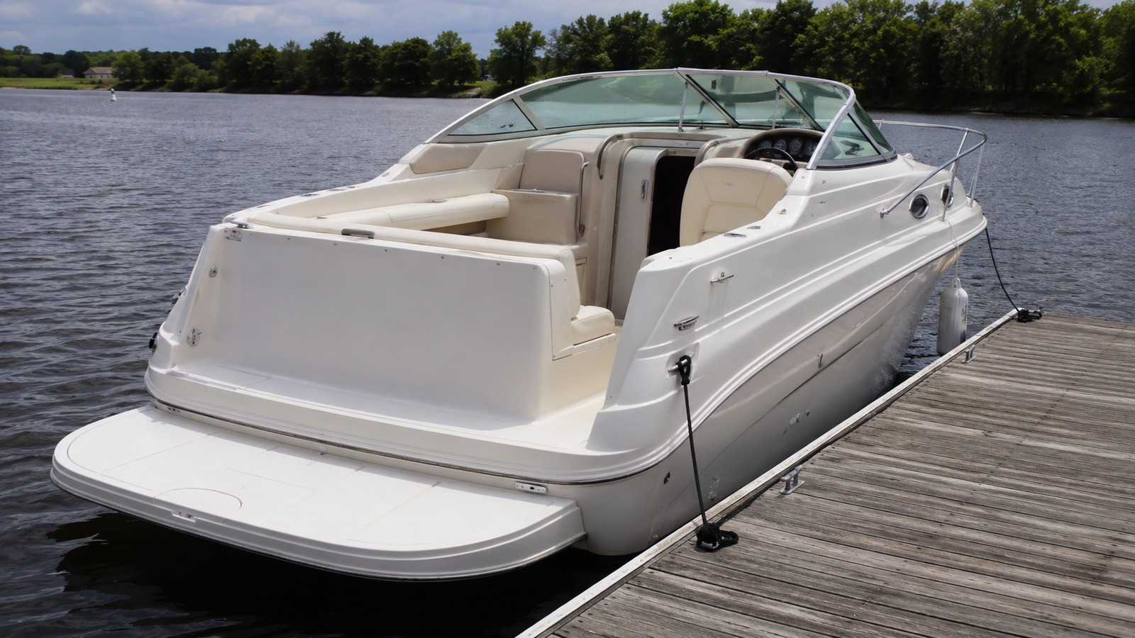 sea ray 245 weekender stern quarter dockside 08