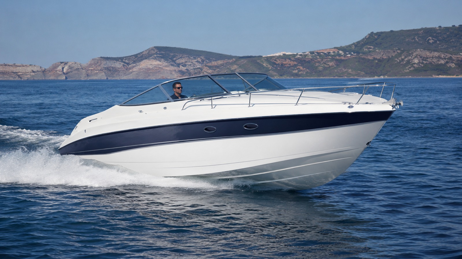 sea ray 250 express cruiser blue water running 25