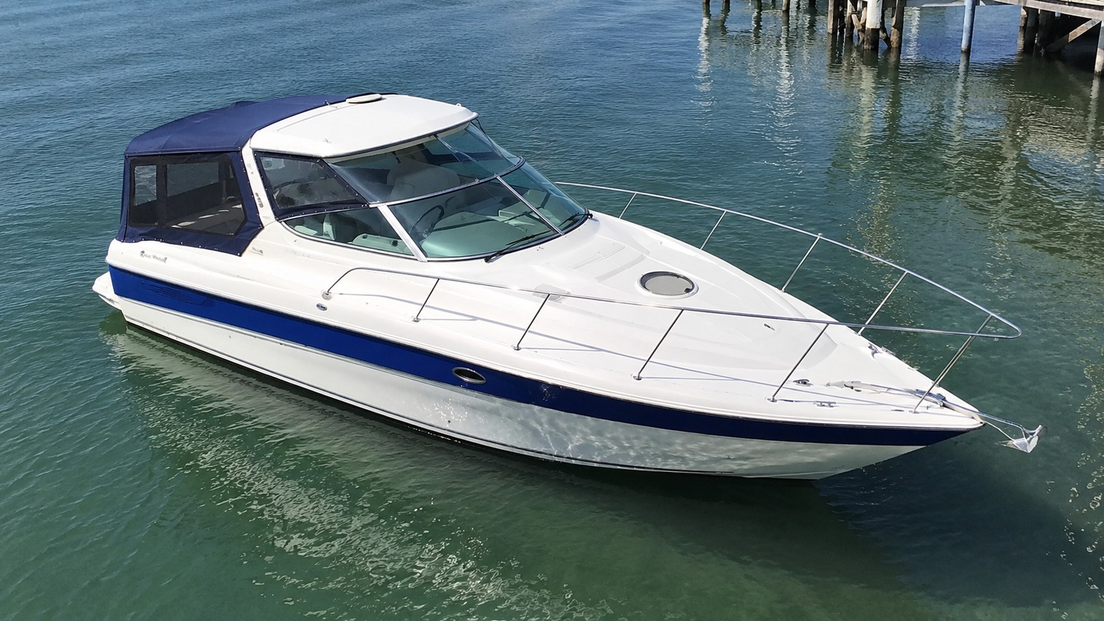 sea ray 250 express cruiser elevated exterior 06