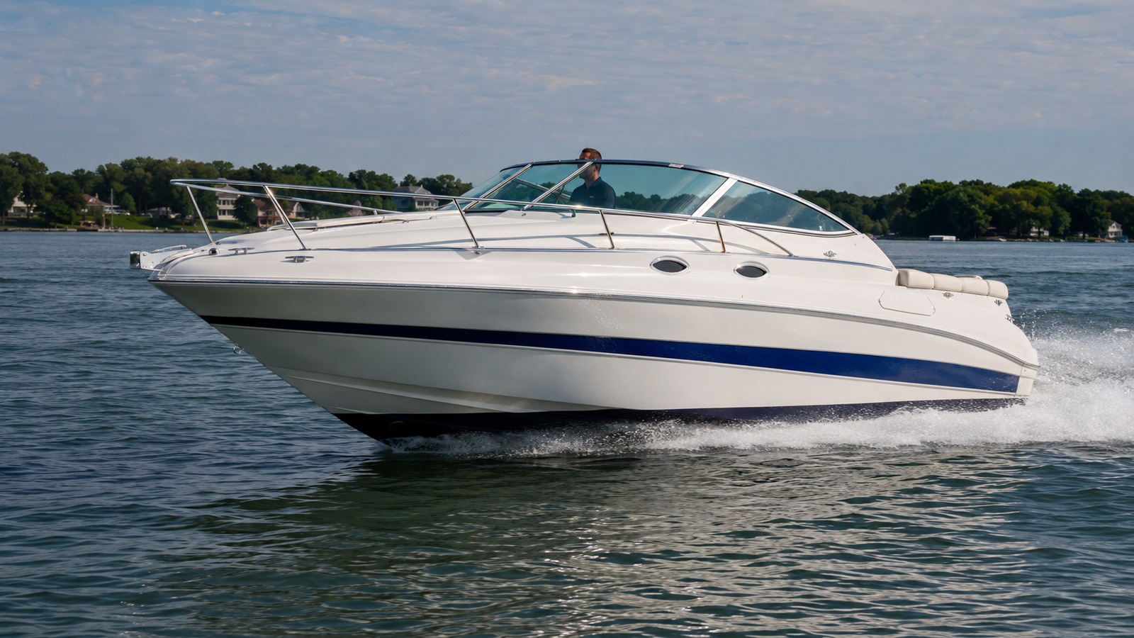 sea ray 250 express cruiser front quarter running 02