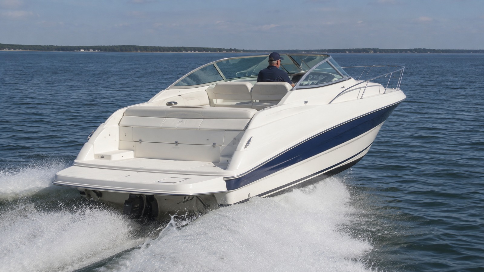 sea ray 250 express cruiser rear quarter running 03
