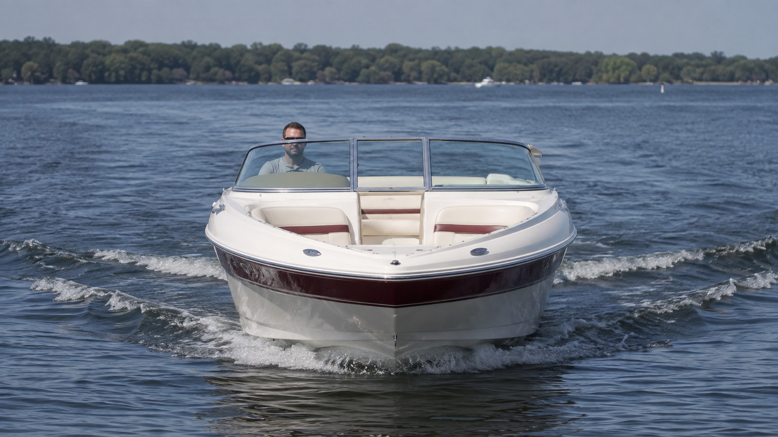 sea ray 250 select bow on cruising 05