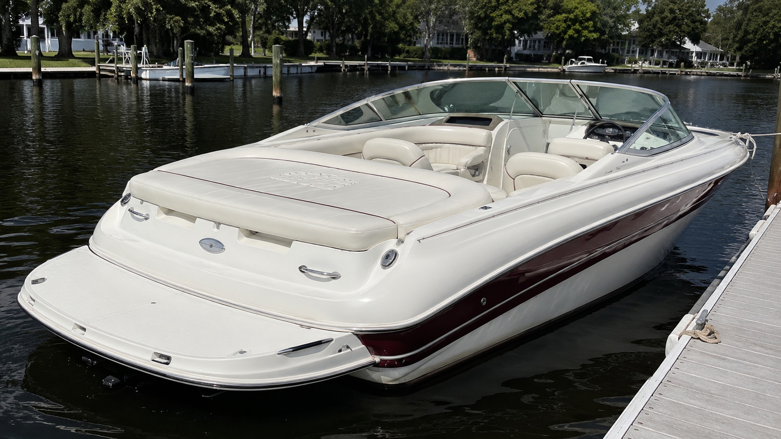 sea ray 250 select stern quarter dockside 07