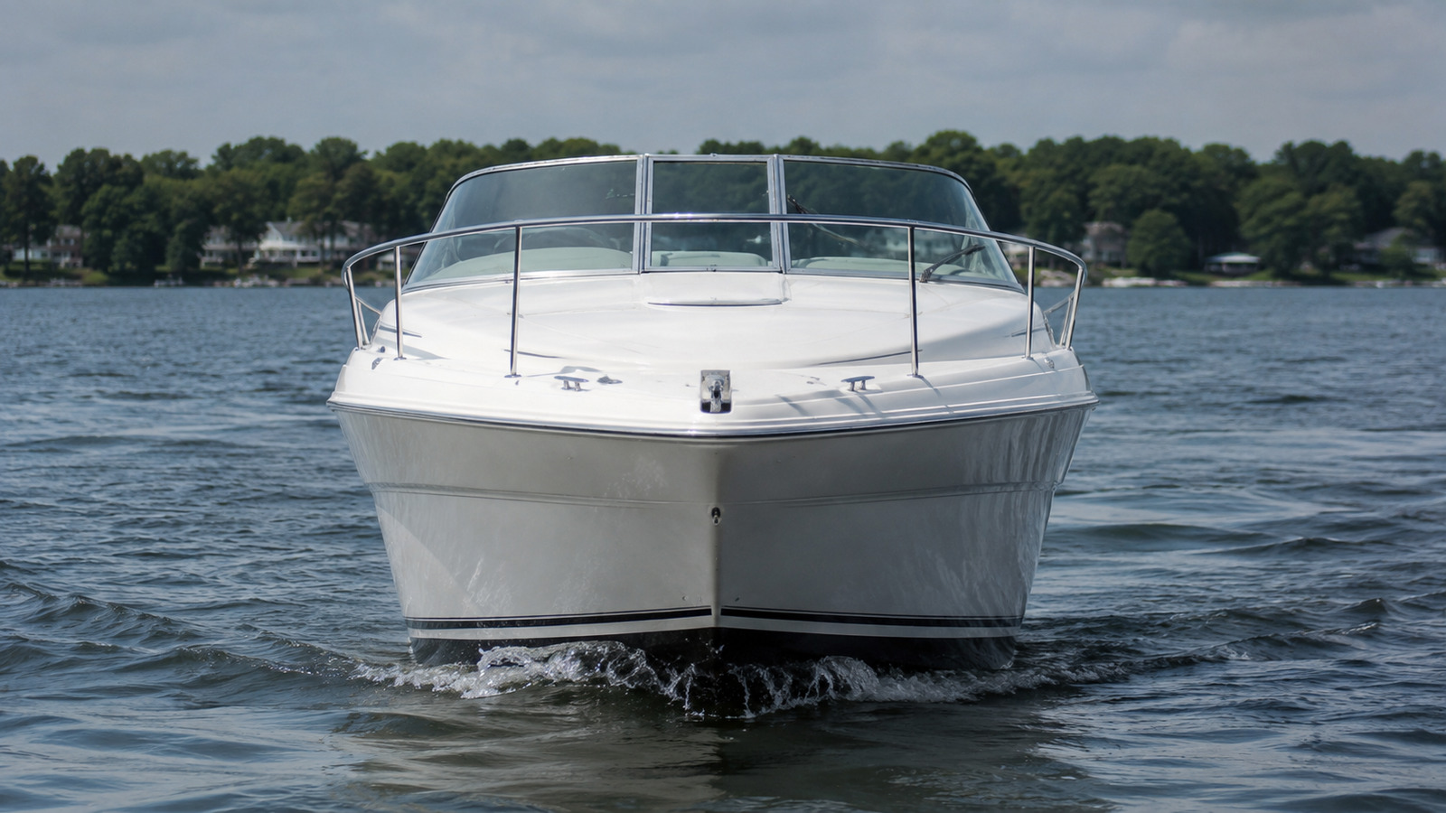 sea ray 250 weekender bow on cruising 05