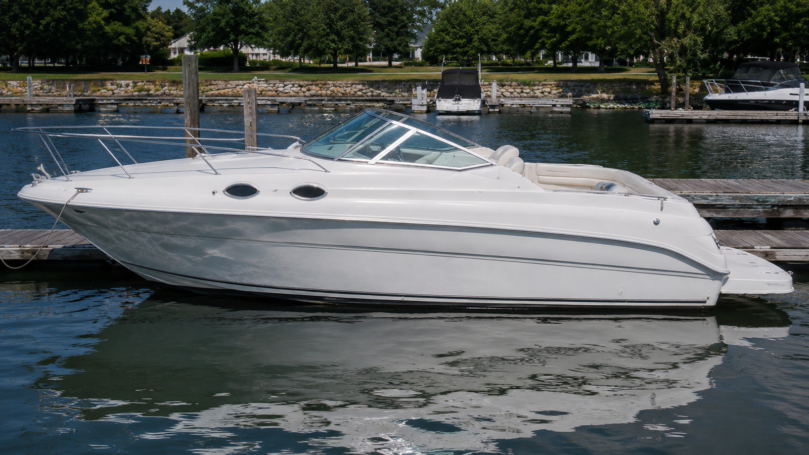 sea ray 250 weekender dockside profile 07