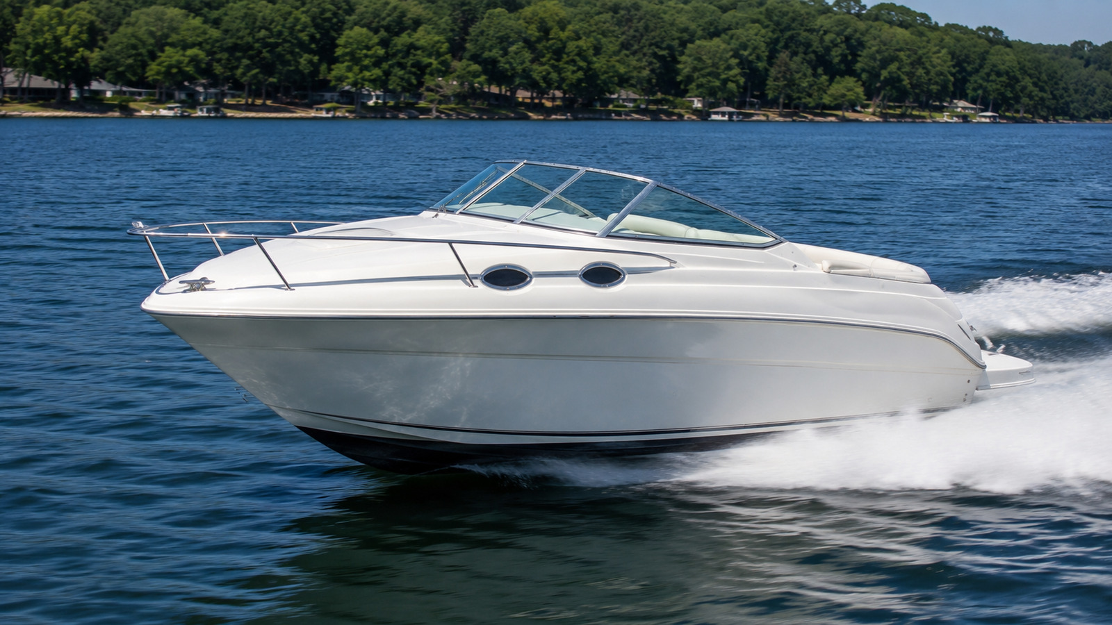 sea ray 250 weekender front quarter running 02