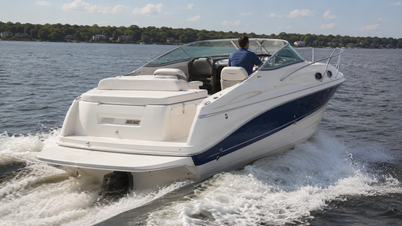 sea ray 260 express cruiser rear quarter running 03