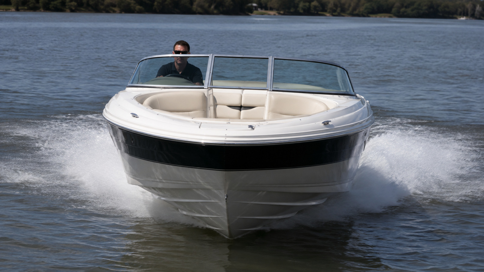 sea ray 260 select bow on cruising 05