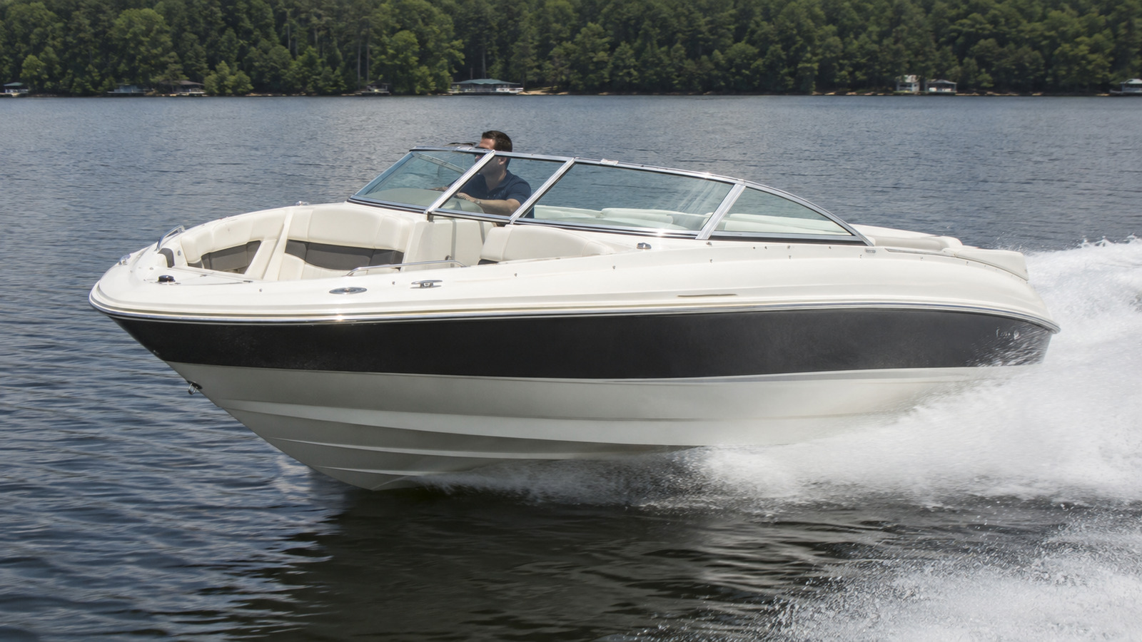 sea ray 260 select front quarter running 02