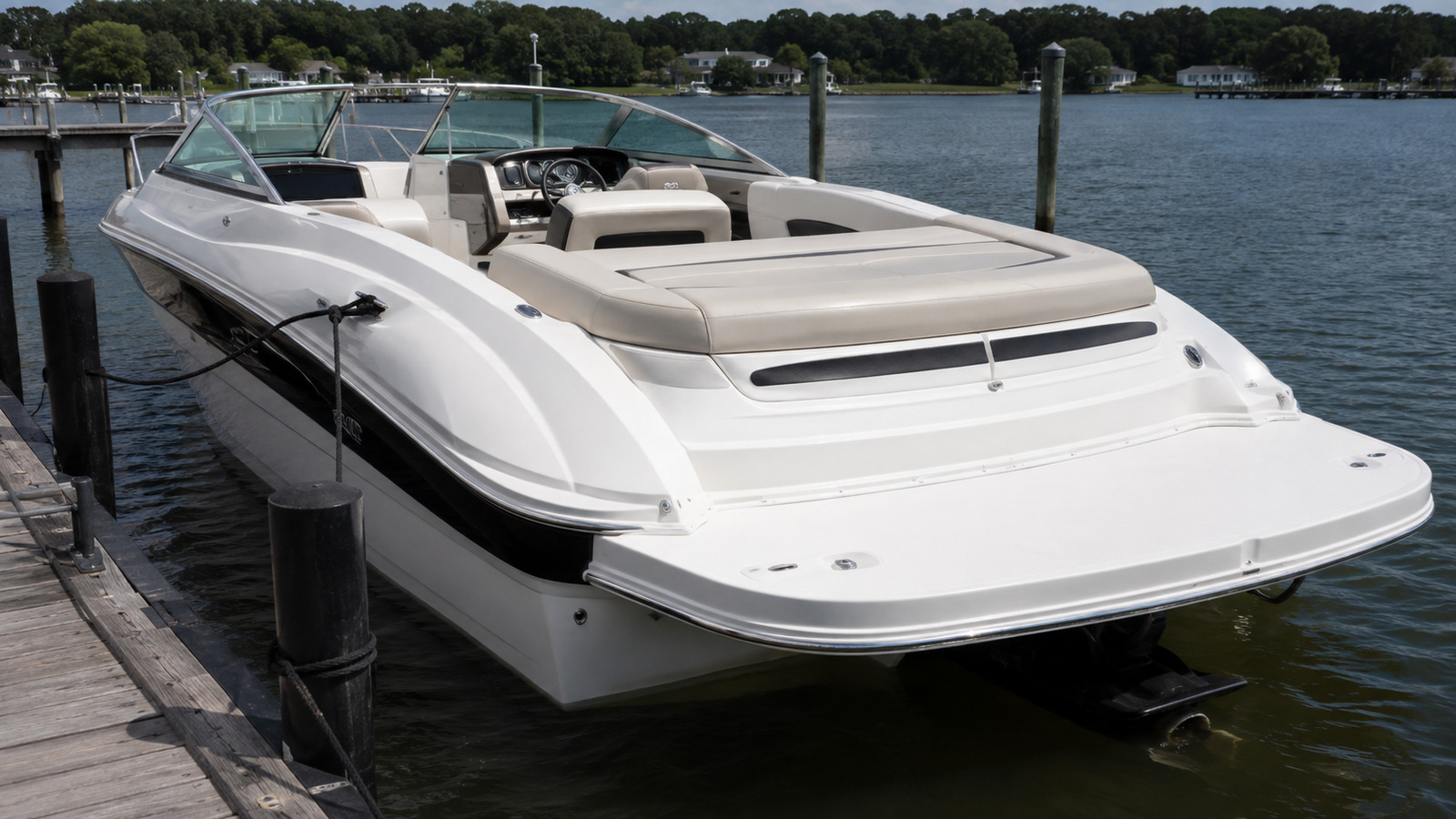 sea ray 260 select stern quarter dockside 07