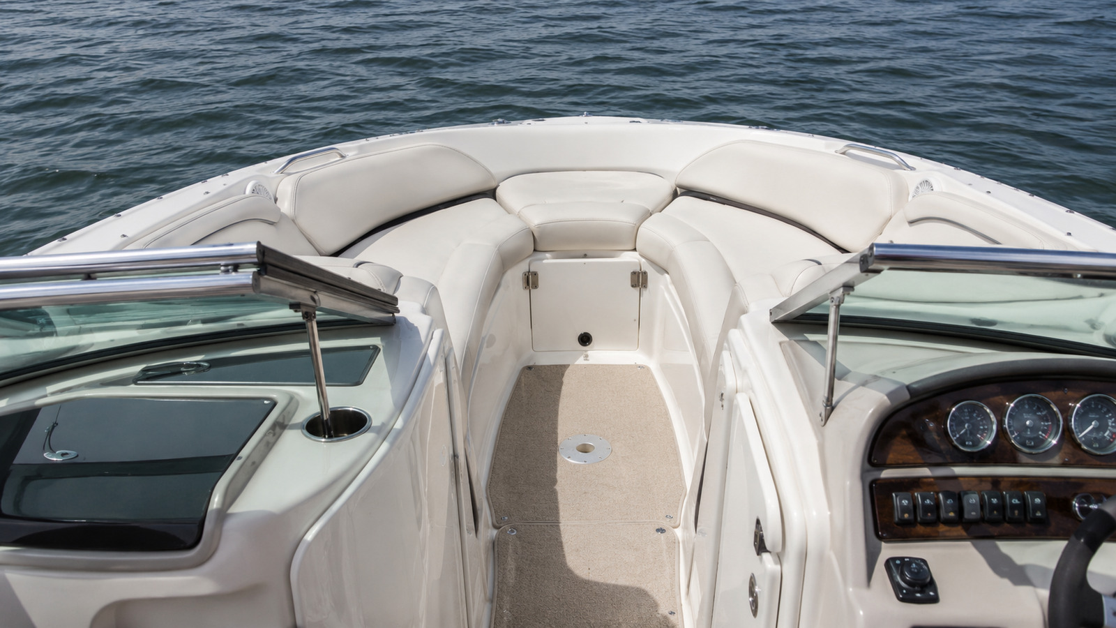 sea ray 260 sundeck bow lounge wide 07