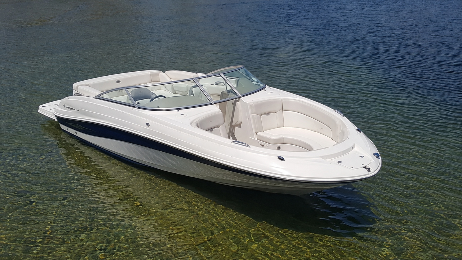 sea ray 260 sundeck elevated exterior 06