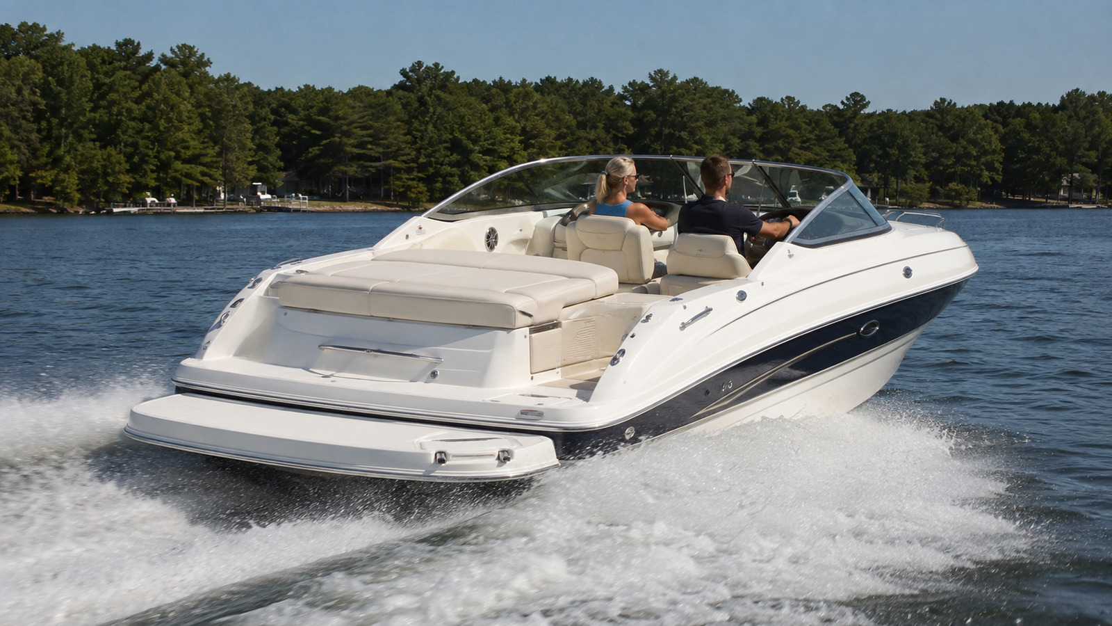 sea ray 260 sundeck rear quarter running 03