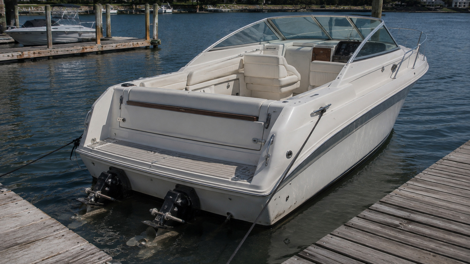 sea ray 260 weekender stern quarter dockside 08