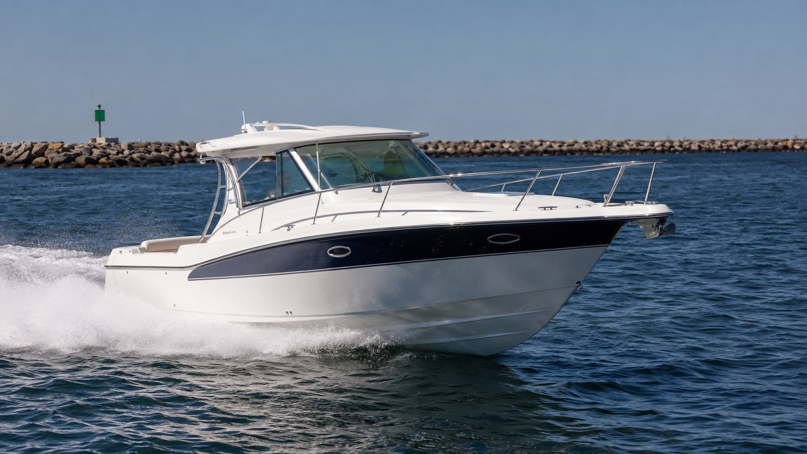 sea ray 270 amberjack front quarter running 03