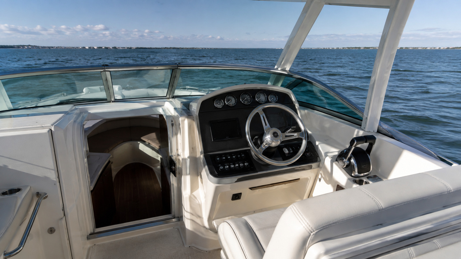 sea ray 270 amberjack helm detail 08