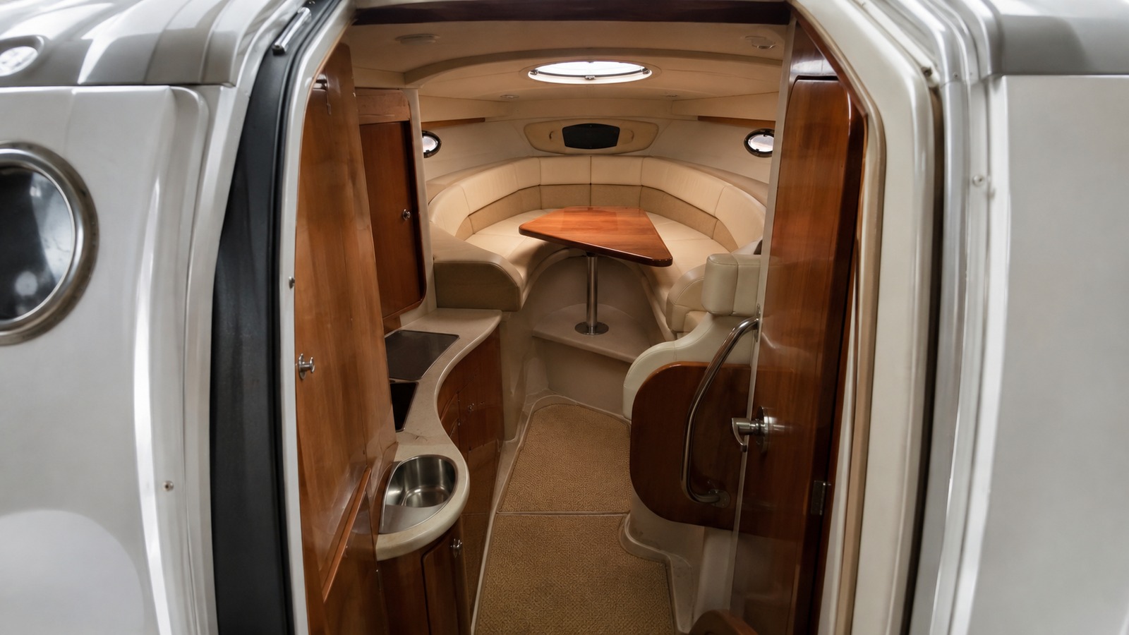 sea ray 270 express cruiser cabin entry 10