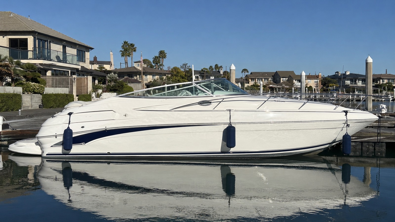 sea ray 270 express cruiser dockside profile 05