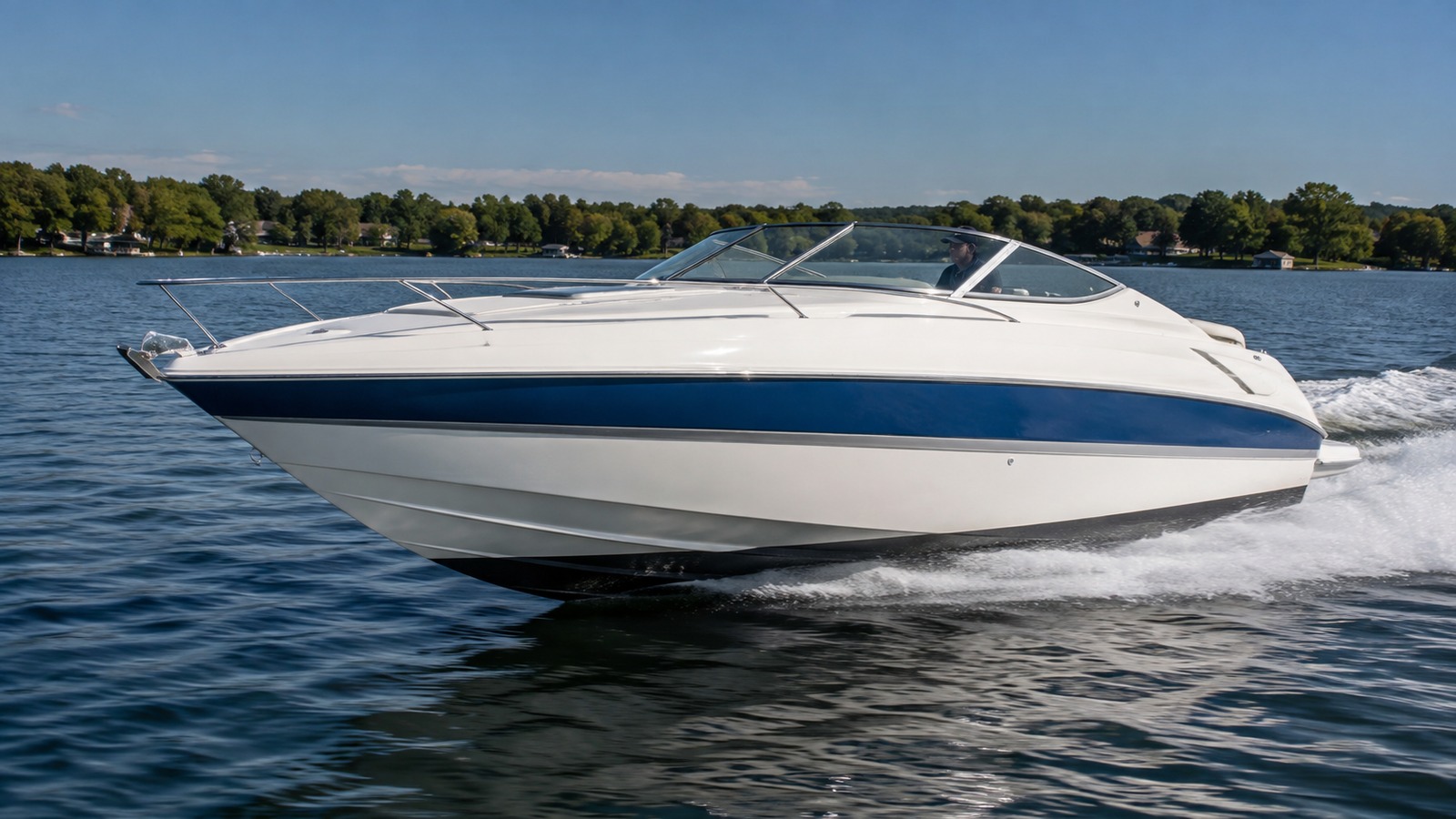 sea ray 270 express cruiser front quarter running 02