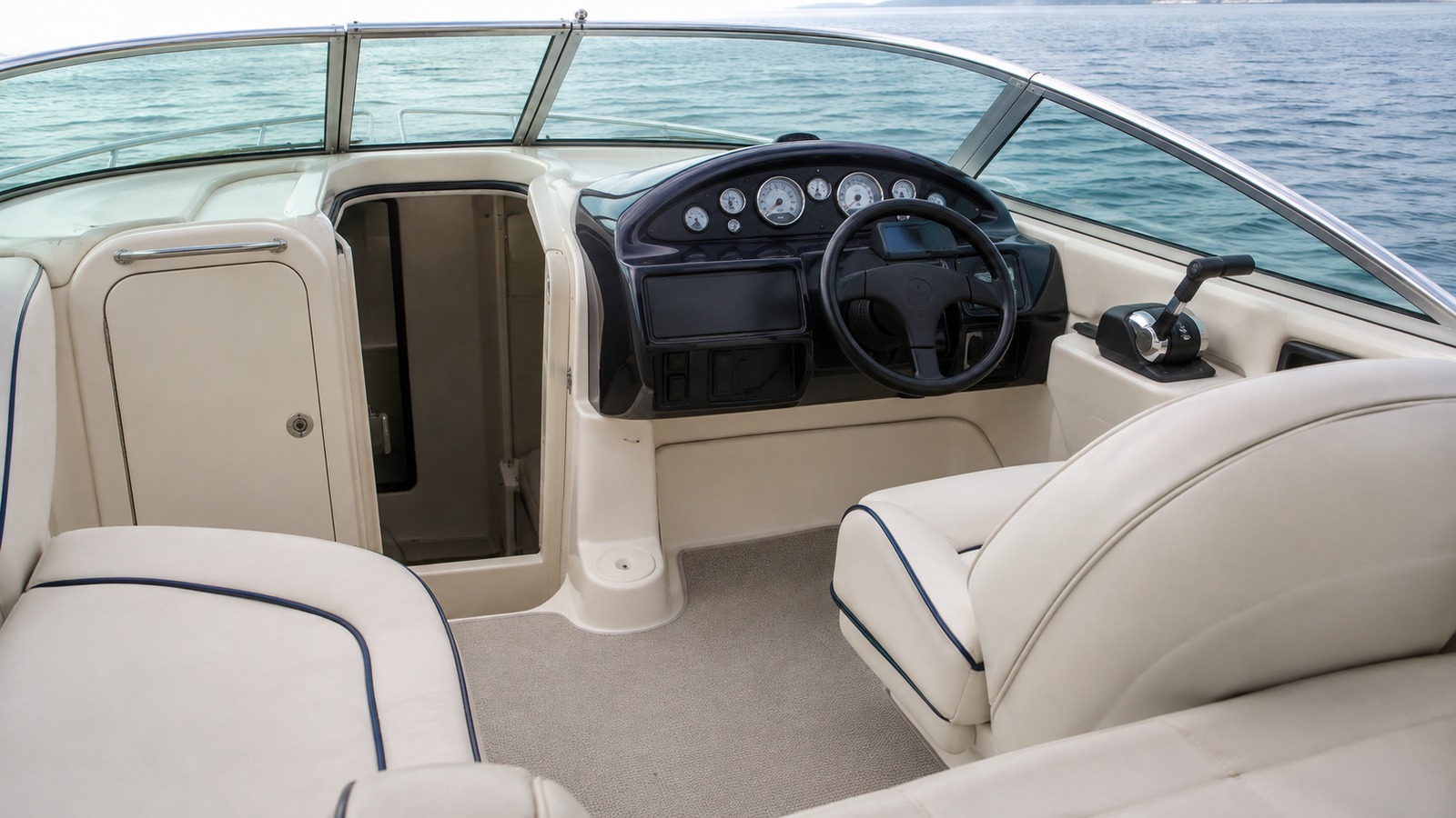 sea ray 270 express cruiser helm detail 08