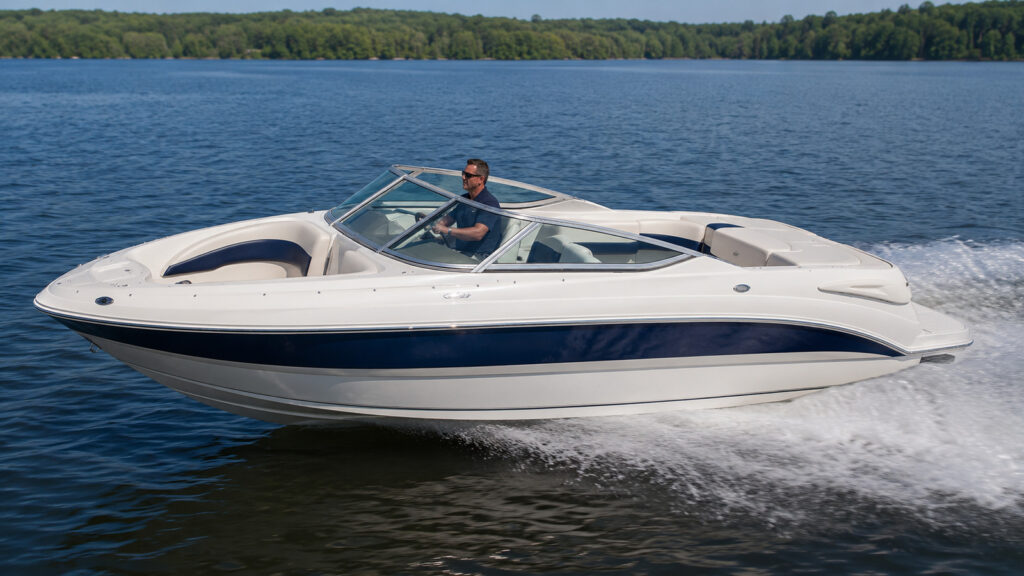 sea ray 270 select running hero 01
