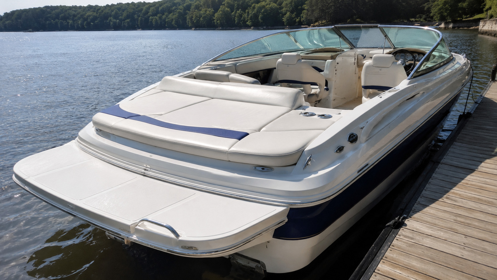 sea ray 270 select stern quarter dockside 07