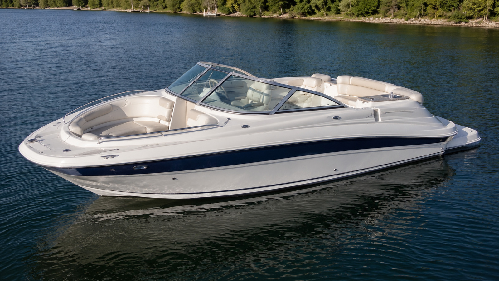 sea ray 270 sundeck elevated exterior 06