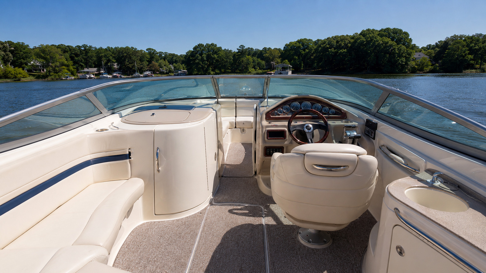 sea ray 270 sundeck helm detail 09