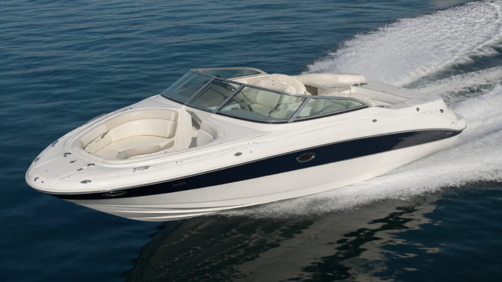 sea ray 270 sundeck running hero 01