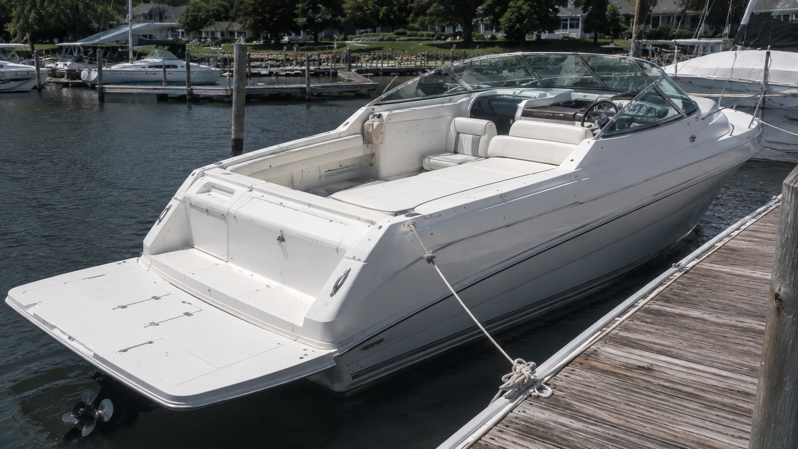sea ray 270 weekender stern quarter dockside 08